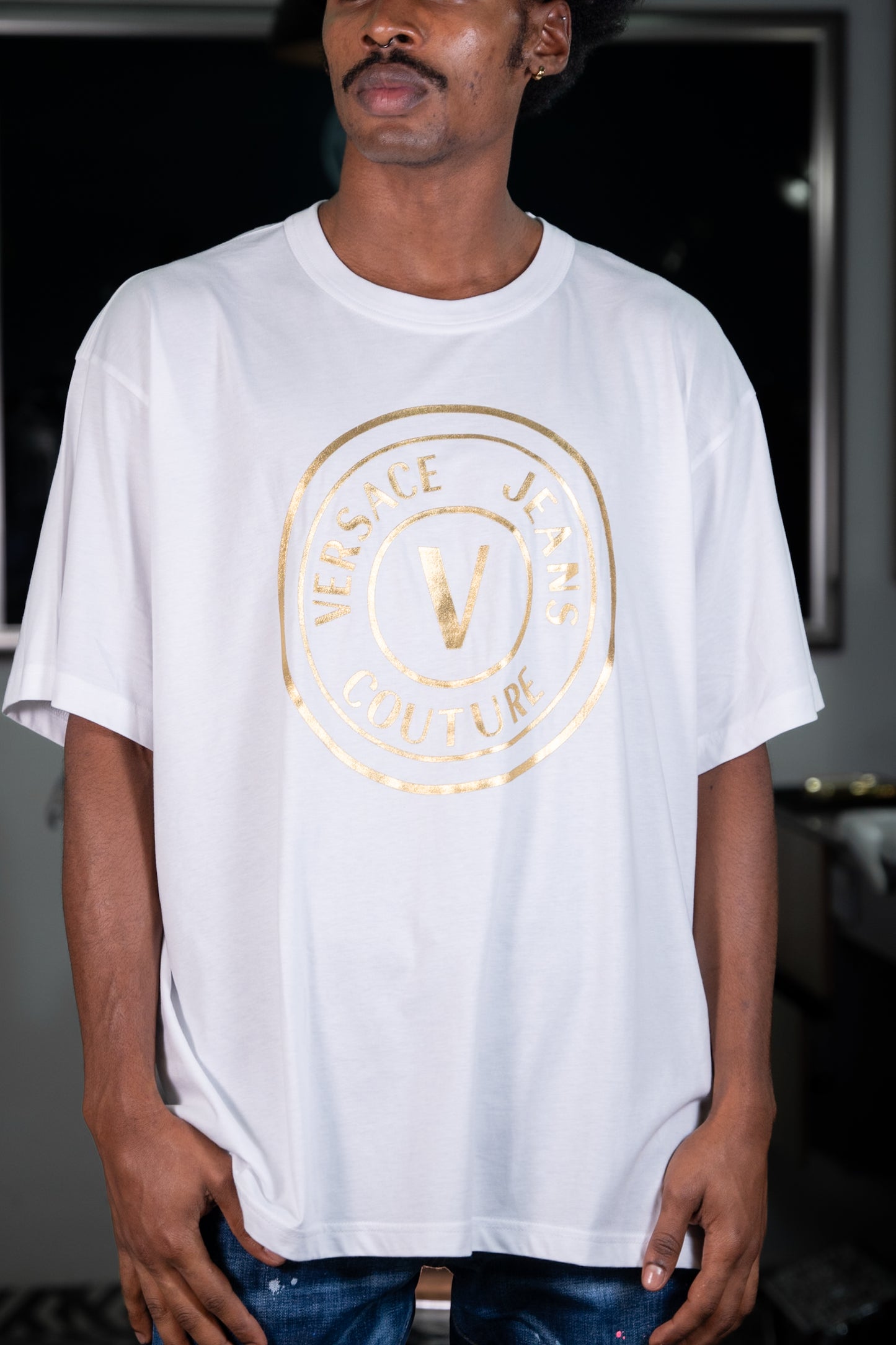 VERSACE JEANS BLANCA CIRCULO DORADO