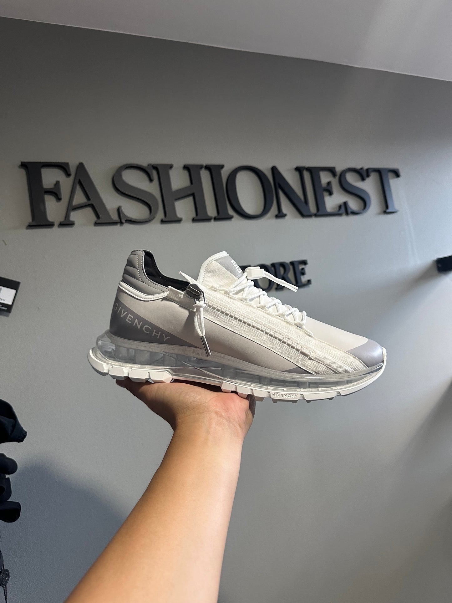 TENIS GIVENCHY GRIS CIERRE
