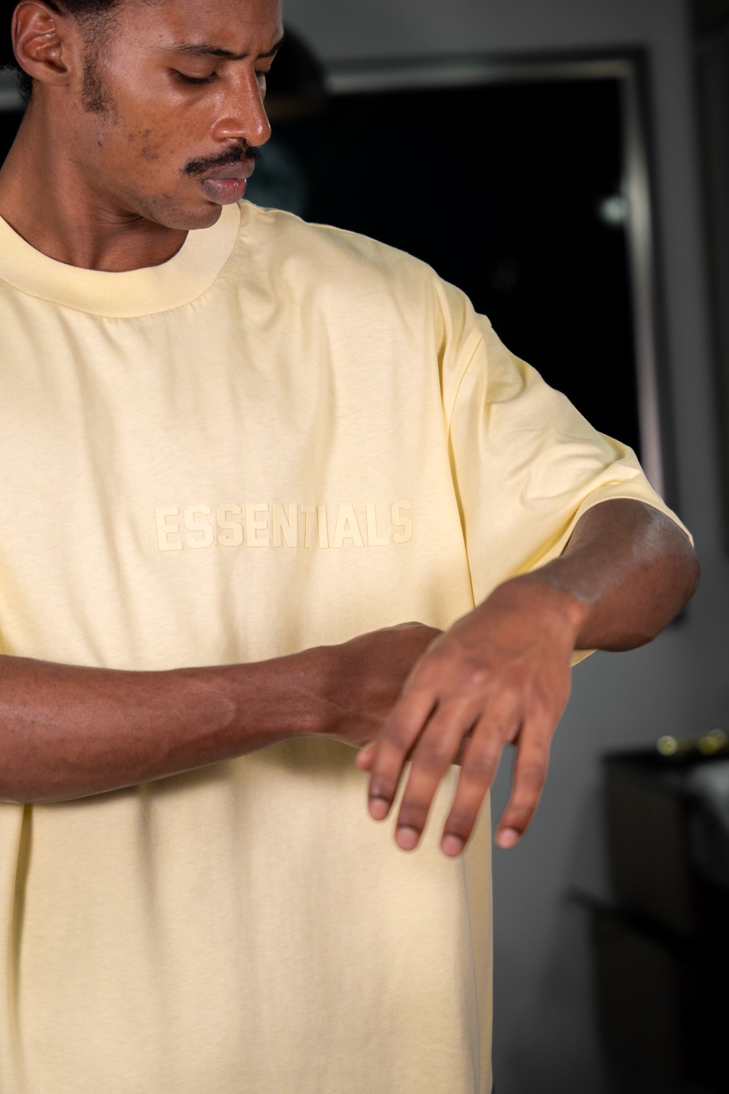 ESSENTIALS AMARILLO PASTEL