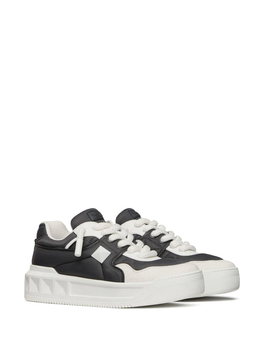 TENIS VALENTINO GRUESOS NEGROS BLANCO