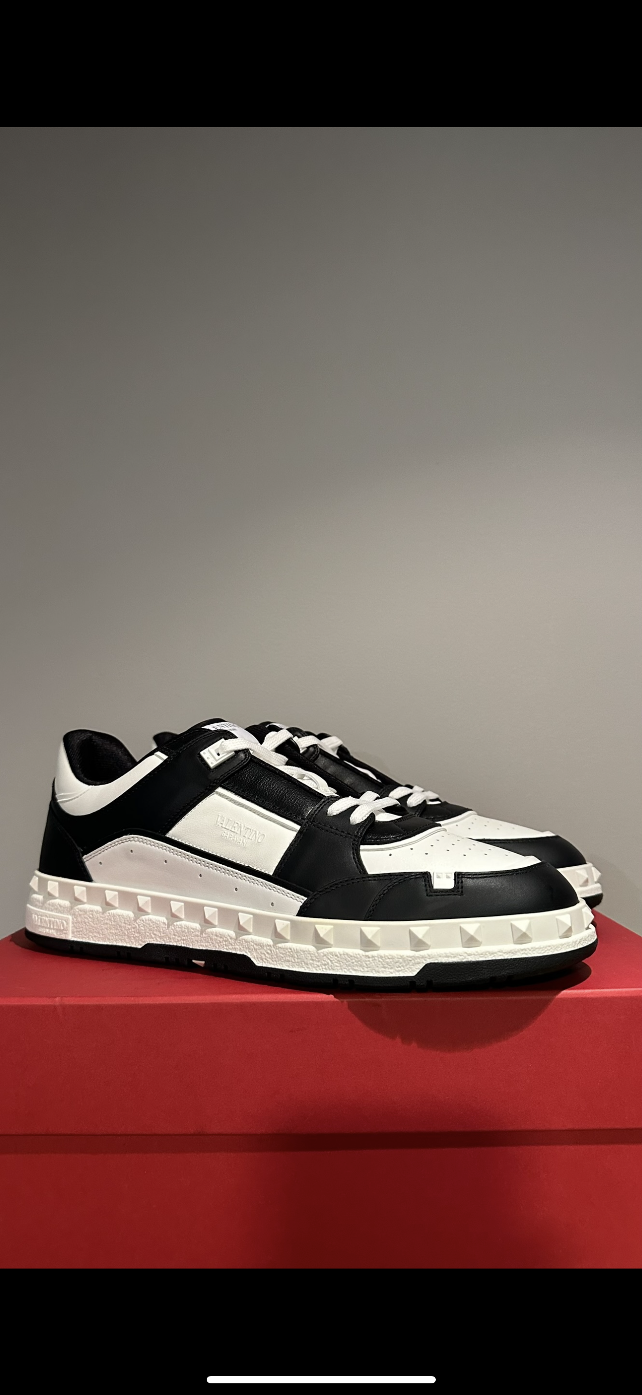 TENIS VALENTINO NEGRO BLANCO BAJITOS