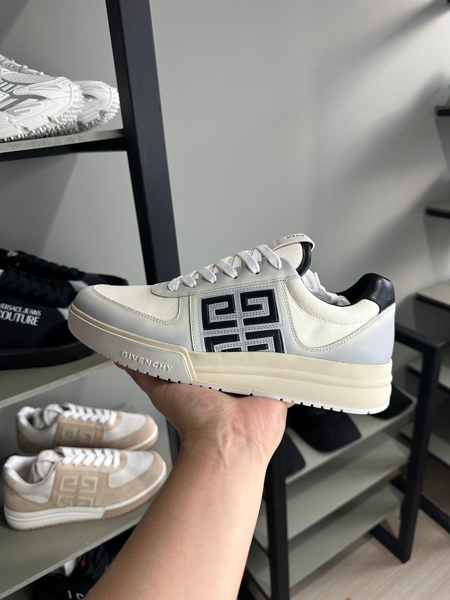 TENIS GIVENCHY CREMA AZUL