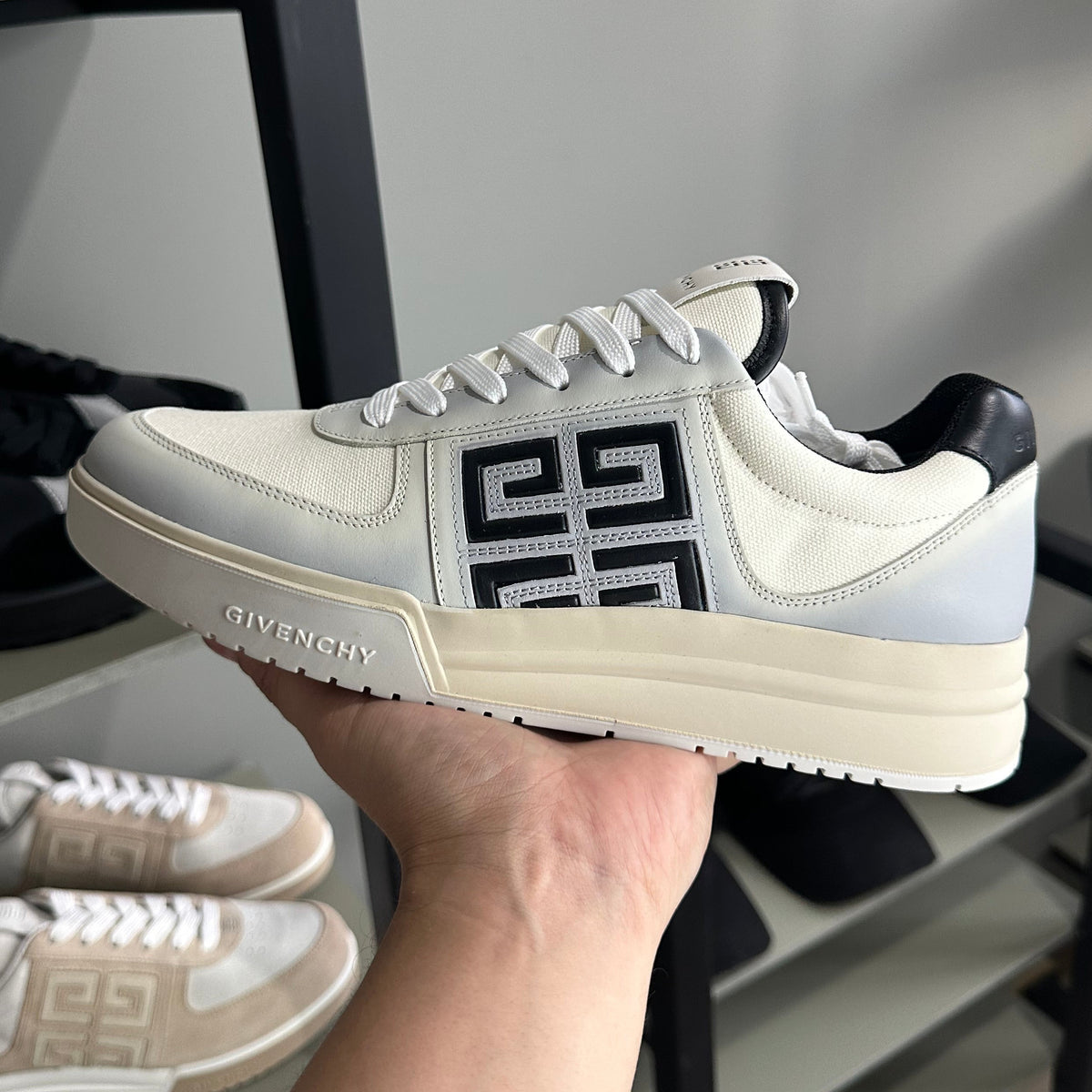 TENIS GIVENCHY CREMA AZUL