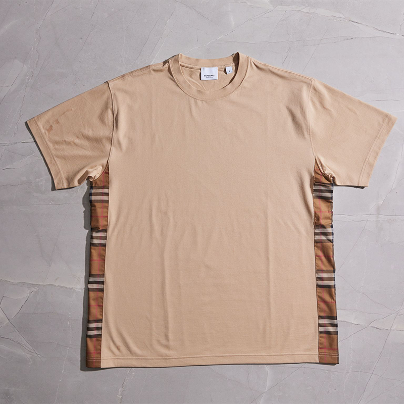 CAMISETA BURBERRY CAFÉ MONOGRAM LATERAL