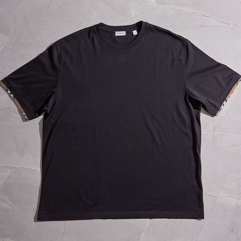CAMISETA BURBERRY NEGRA MONOGRAM MANGAS