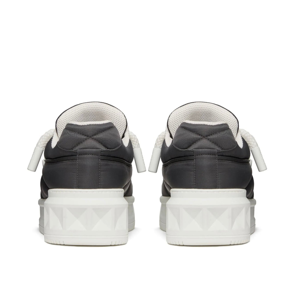 TENIS VALENTINO GRUESOS NEGROS BLANCO