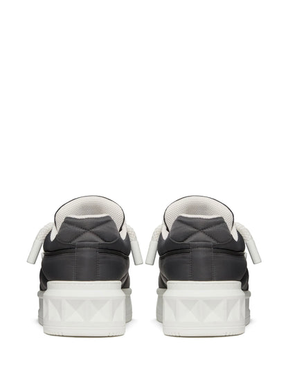 TENIS VALENTINO GRUESOS NEGROS BLANCO