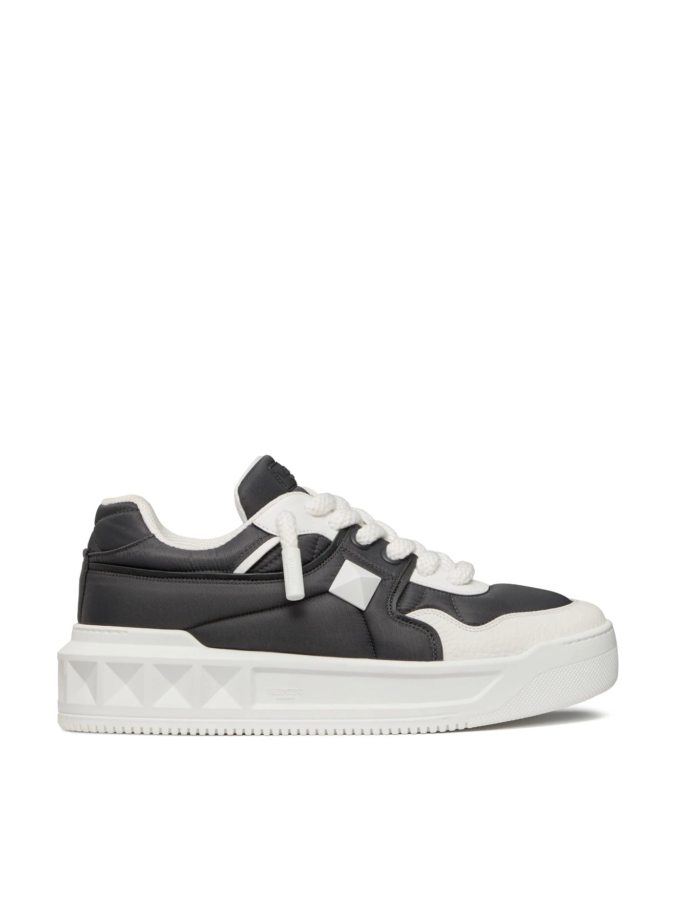 TENIS VALENTINO GRUESOS NEGROS BLANCO