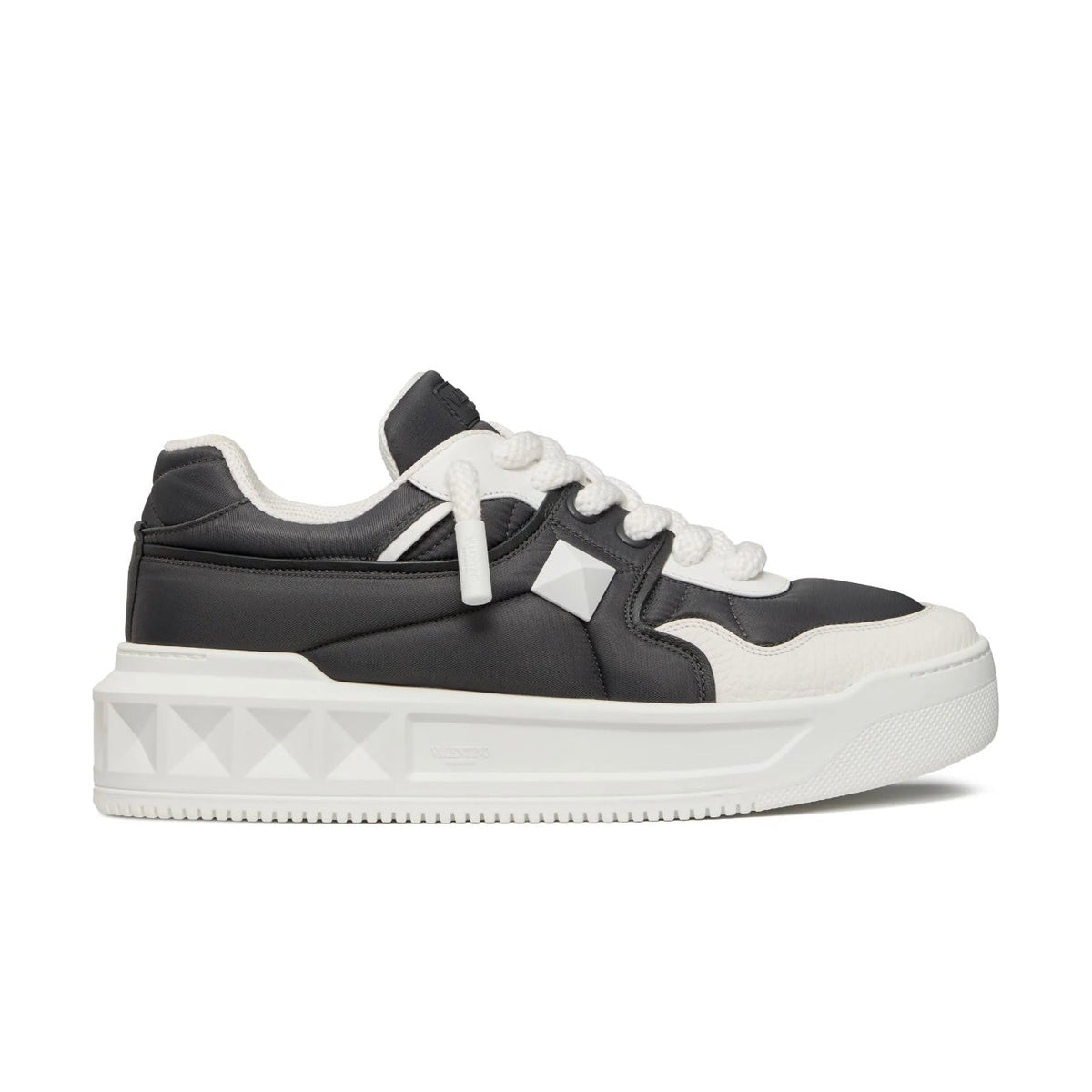TENIS VALENTINO GRUESOS NEGROS BLANCO