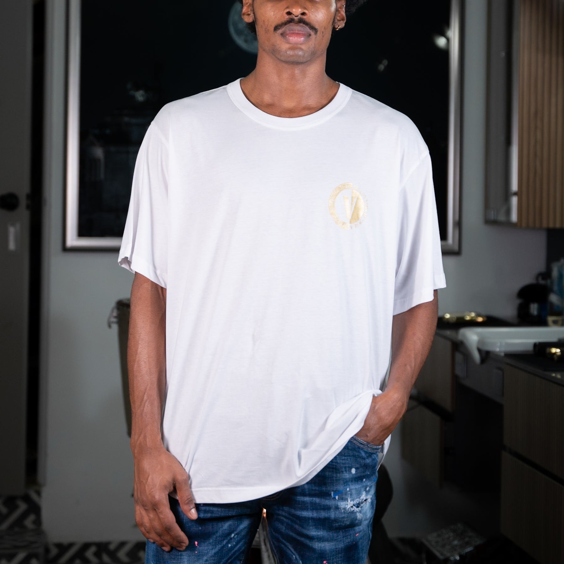 VERSACE JEANS BLANCA CIRCULO DORADO P.CORAZON