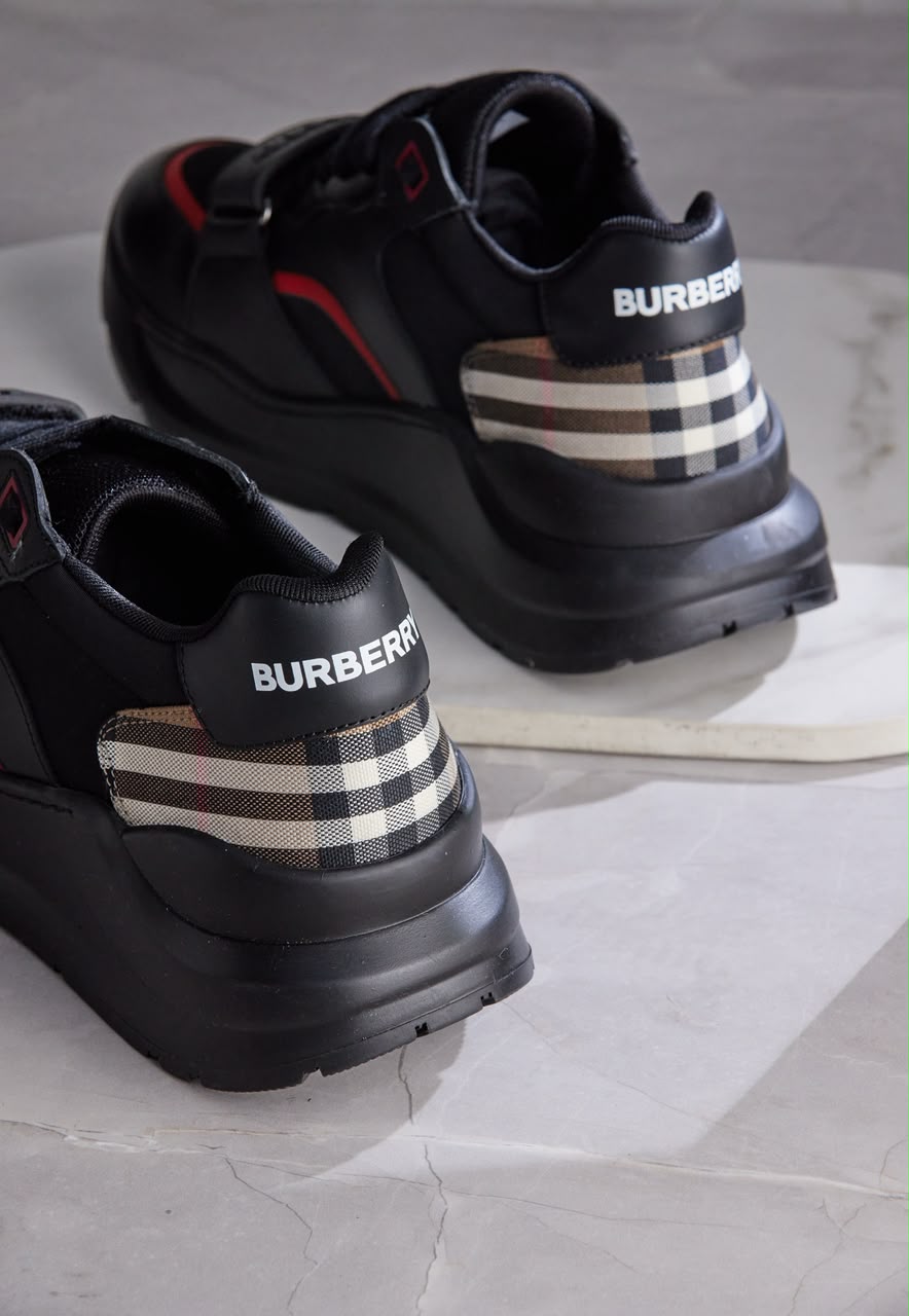 TENIS BURBERRY NEGROS CON ROJO