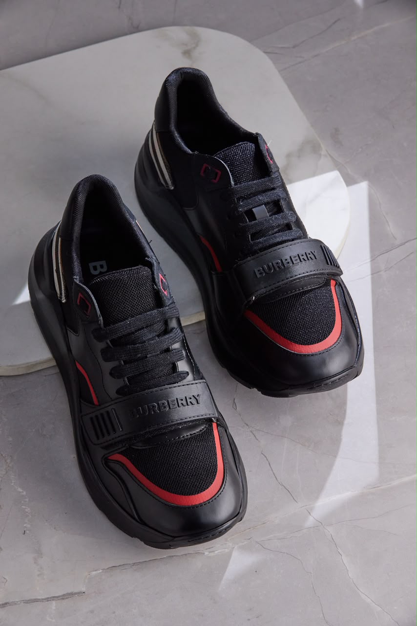 TENIS BURBERRY NEGROS CON ROJO