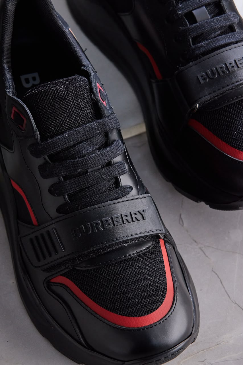 TENIS BURBERRY NEGROS CON ROJO