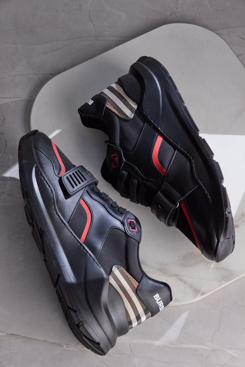 TENIS BURBERRY NEGROS CON ROJO